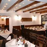 Хотел Family And Restaurant Varosha 2003 Ловеч