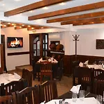 Family And Restaurant Varosha 2003 Ловеч