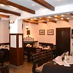 Хотел Family And Restaurant Varosha 2003