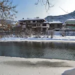 Hotel Family And Restaurant Varosha 2003 Loveč