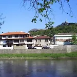 Хотел Family And Restaurant Varosha 2003 Ловеч