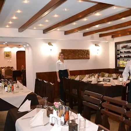 Hotel Family And Restaurant Varosha 2003 Lowetsch