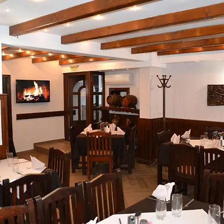 Family And Restaurant Varosha 2003 Lovech