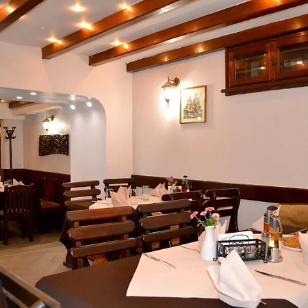 Family And Restaurant Varosha 2003 Hotel Lowetsch