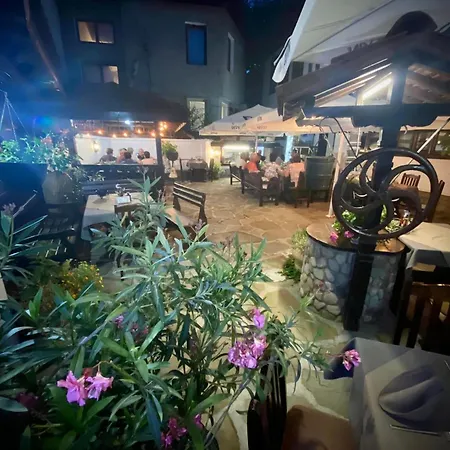 Family And Restaurant Varosha 2003
