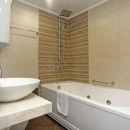 Family Varosha 2003 Hotel 3*