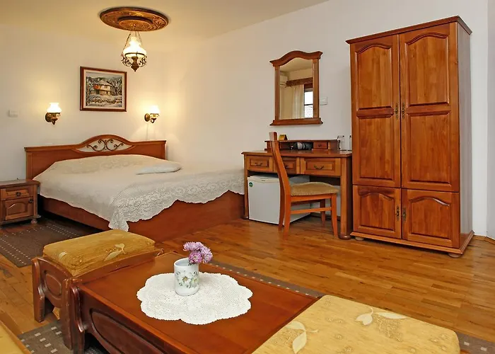 Family Varosha 2003 酒店